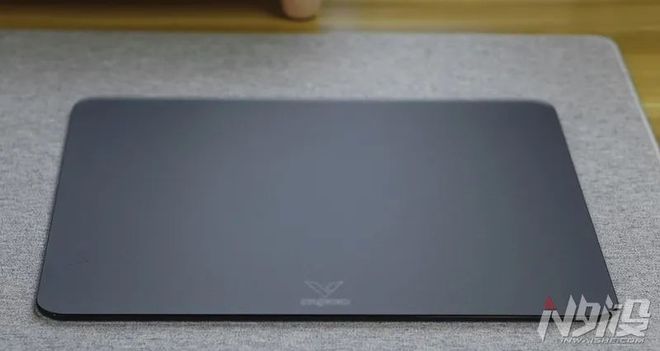 s玻璃鼠标垫上手简评雷柏V10 Glas