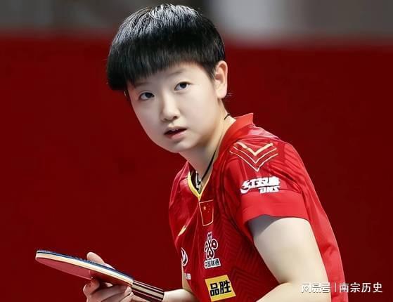 送行一脸慈祥仿佛家长送孩子上学有爱!国乒出征多哈马龙为孙颖莎(图3)